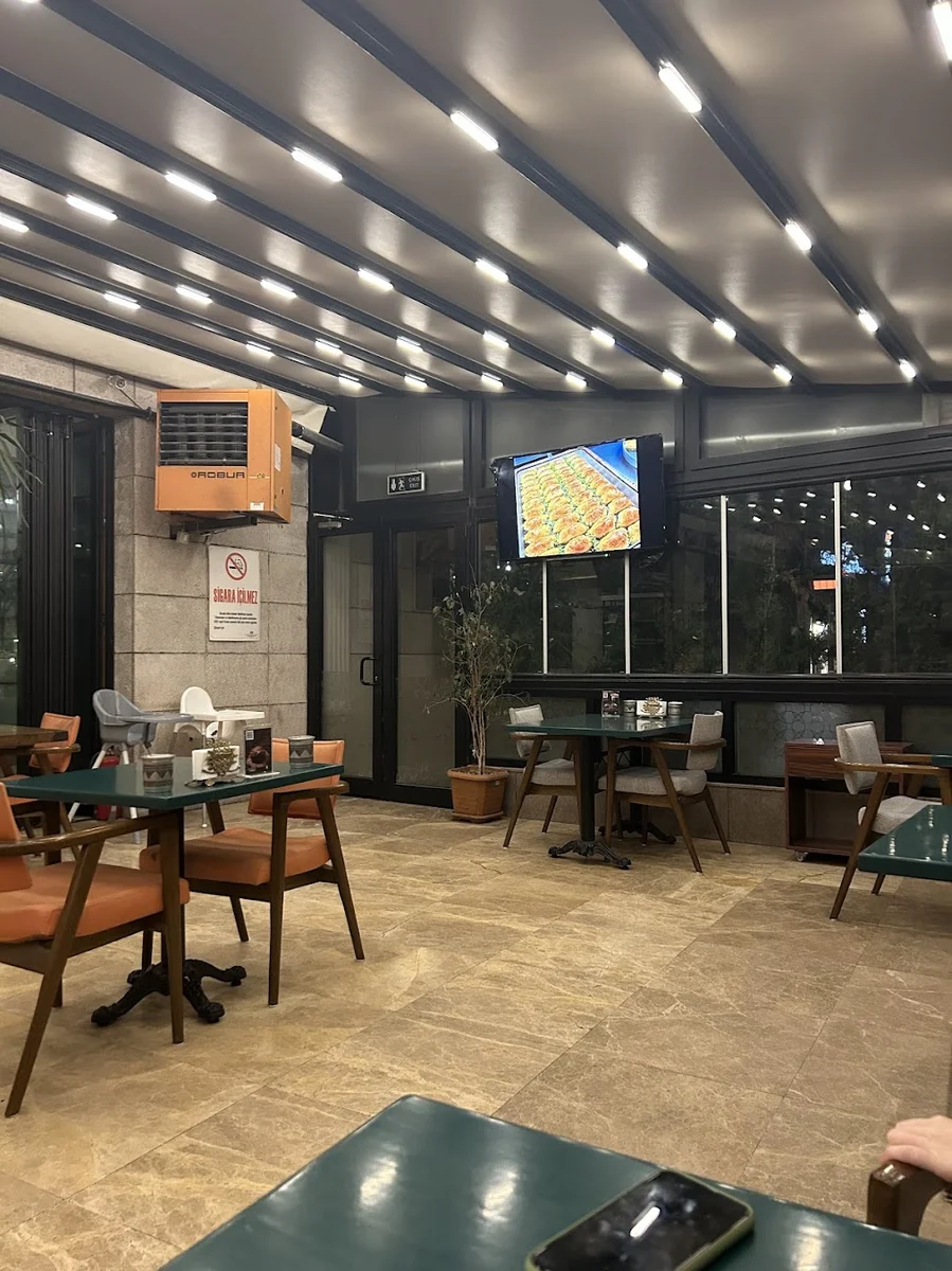 Nacaroğlu Baklava Künefe Katmer Kahvaltı Yaş Pasta Çayyolu - Görsel 5