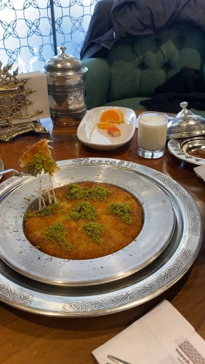 Nacaroğlu Baklava Künefe Katmer Kahvaltı Yaş Pasta Çayyolu - Görsel 7