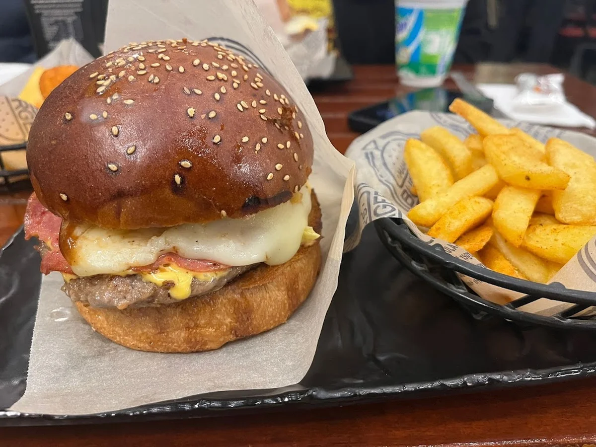 Mama’s Burger & Cajun Cebeci - Görsel 1