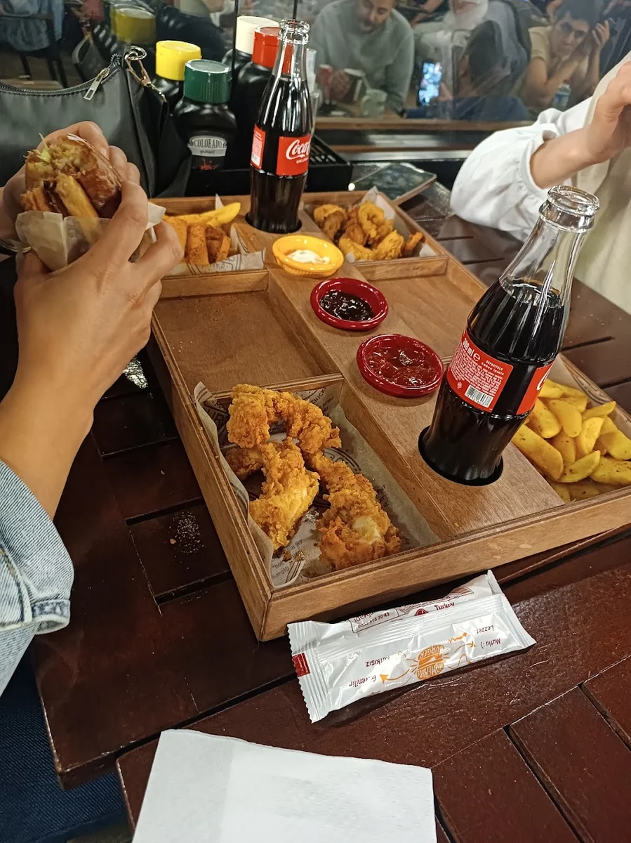 Mama’s Burger & Cajun Cebeci - Görsel 2