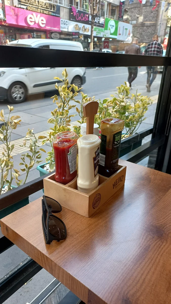 Mama’s Burger & Cajun Cebeci - Görsel 3