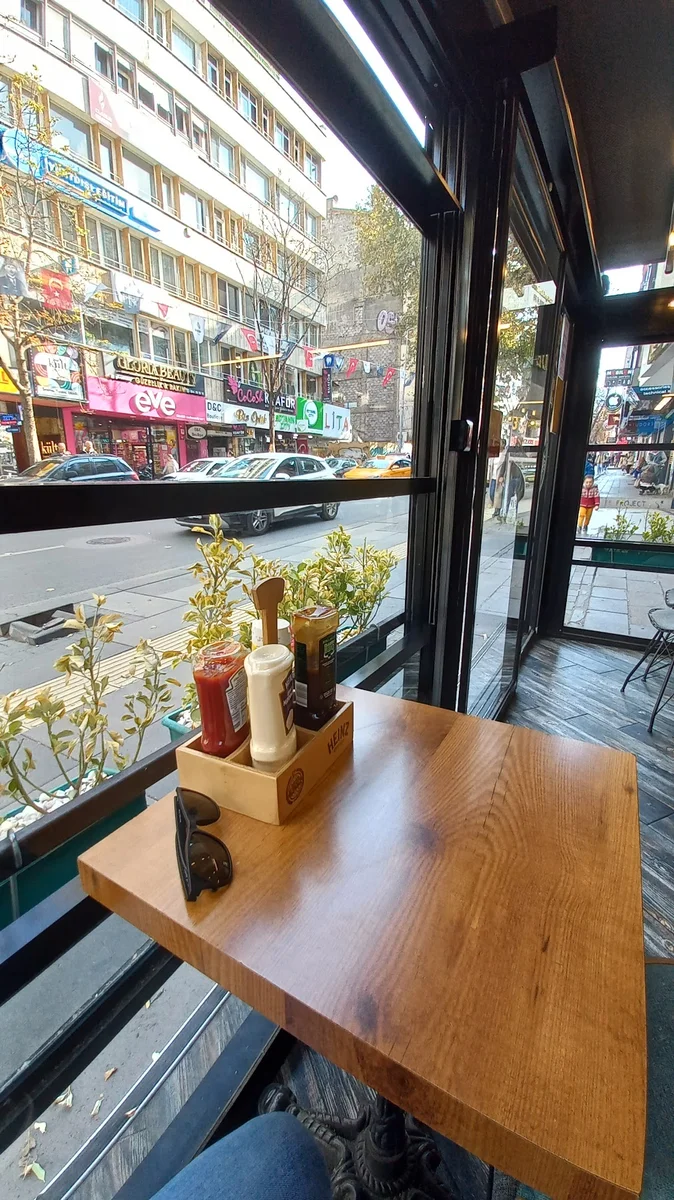 Mama’s Burger & Cajun Cebeci - Görsel 9