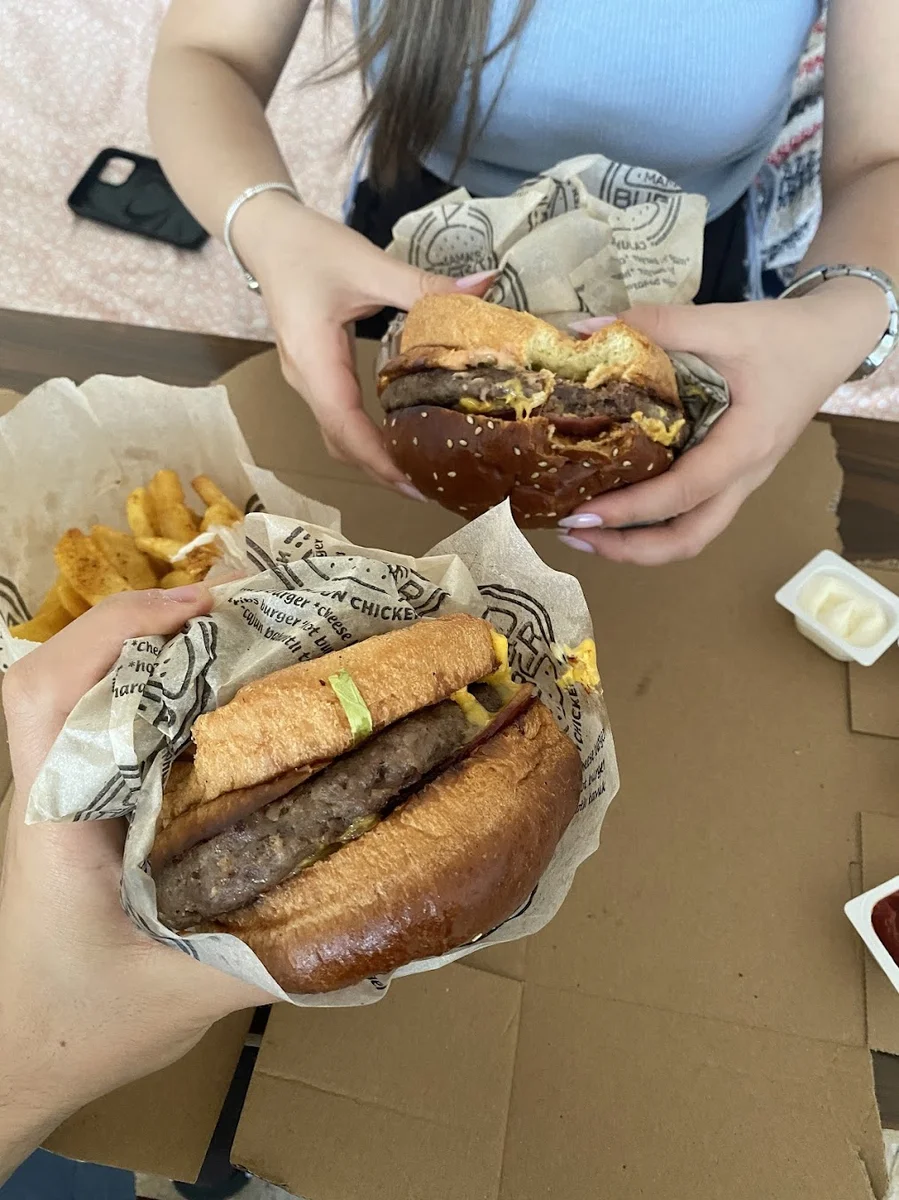 Mama’s Burger & Cajun Cebeci - Görsel 7