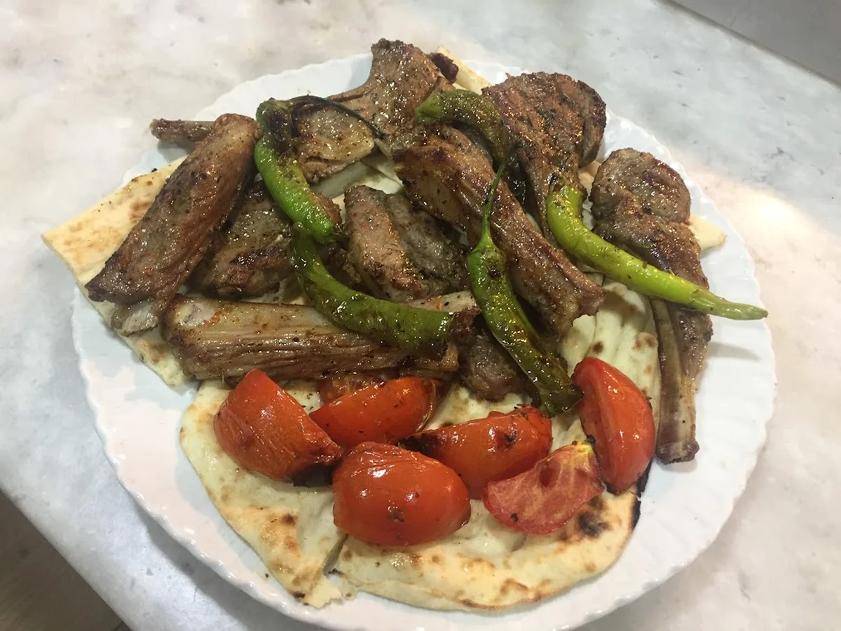 Cızbız Kebap ve çorba - Görsel 3