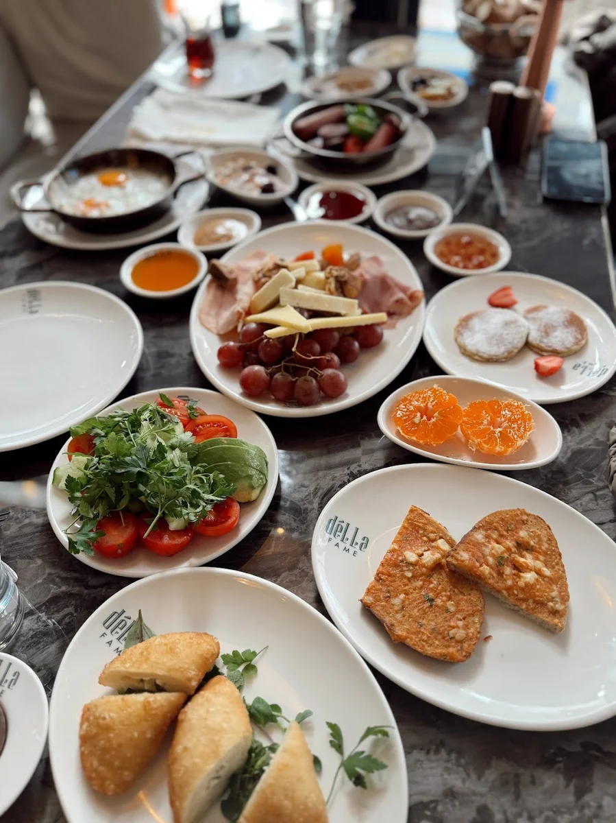 Della Fame - Görsel 2