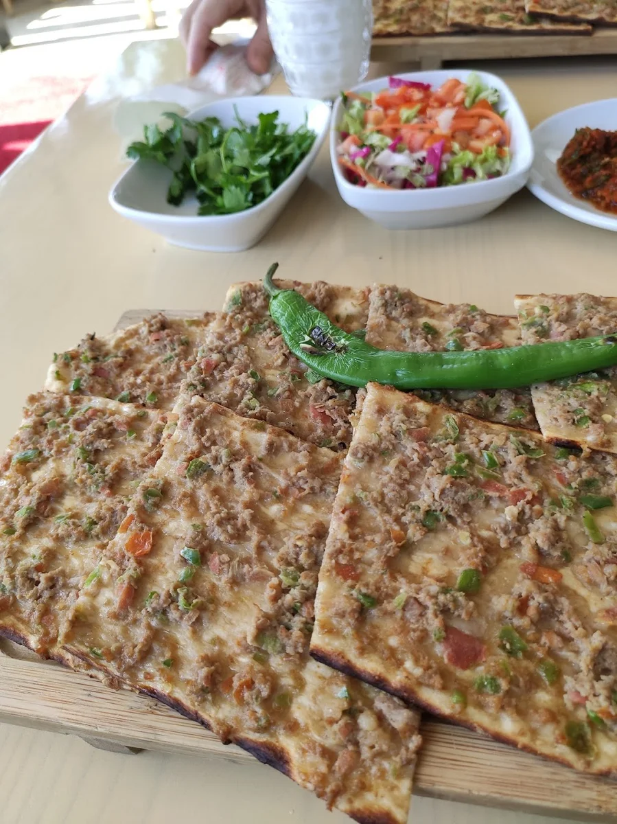 Konyatat Etli Ekmek - Görsel 1