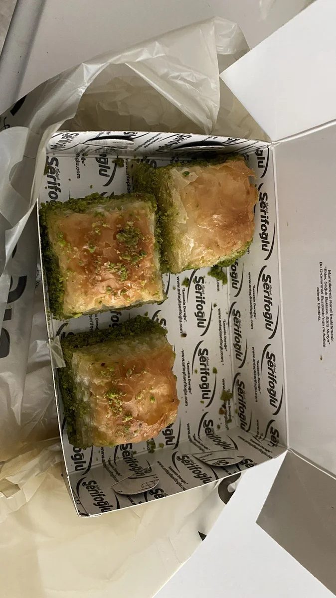 Antepli Şerifoğlu baklavaları Arnavutköy Şubesi - Görsel 1