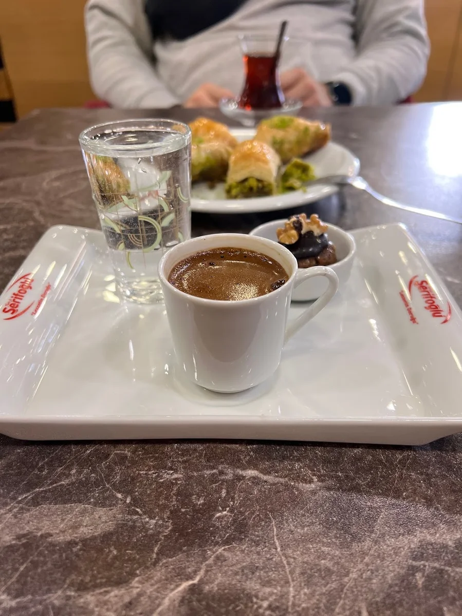 Antepli Şerifoğlu baklavaları Arnavutköy Şubesi - Görsel 5