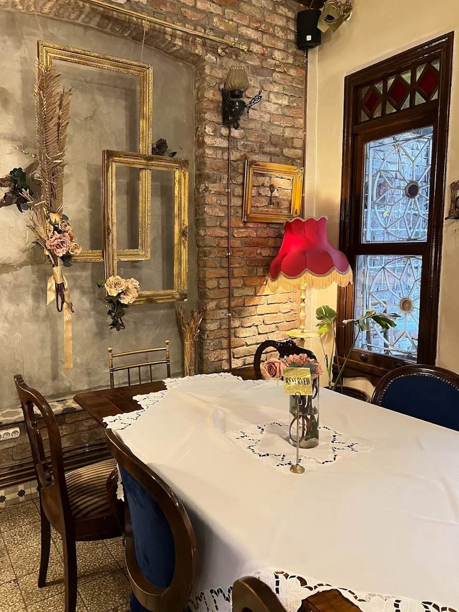 Velvet Cafe, Balat - Görsel 1