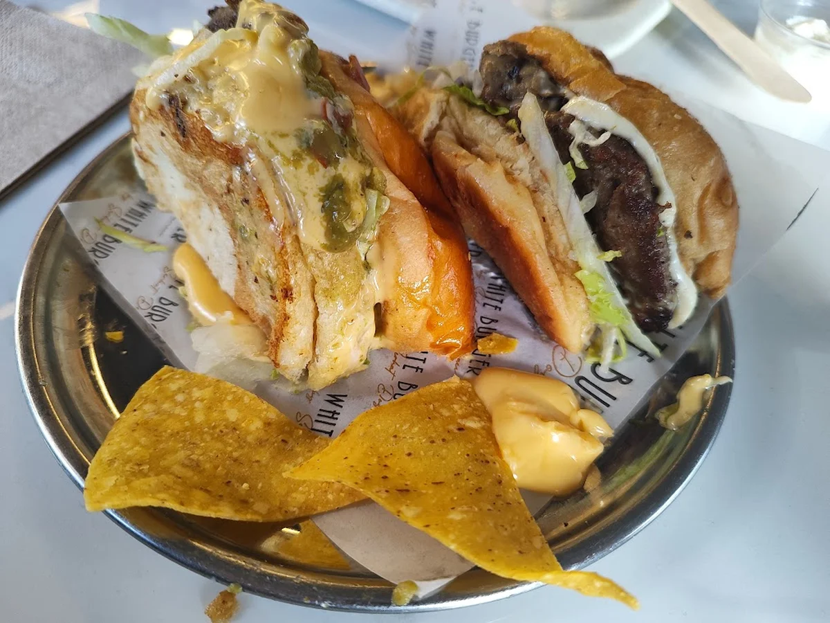 WHITE BURGER by Serhat Doğramacı ATAŞEHİR - Görsel 4