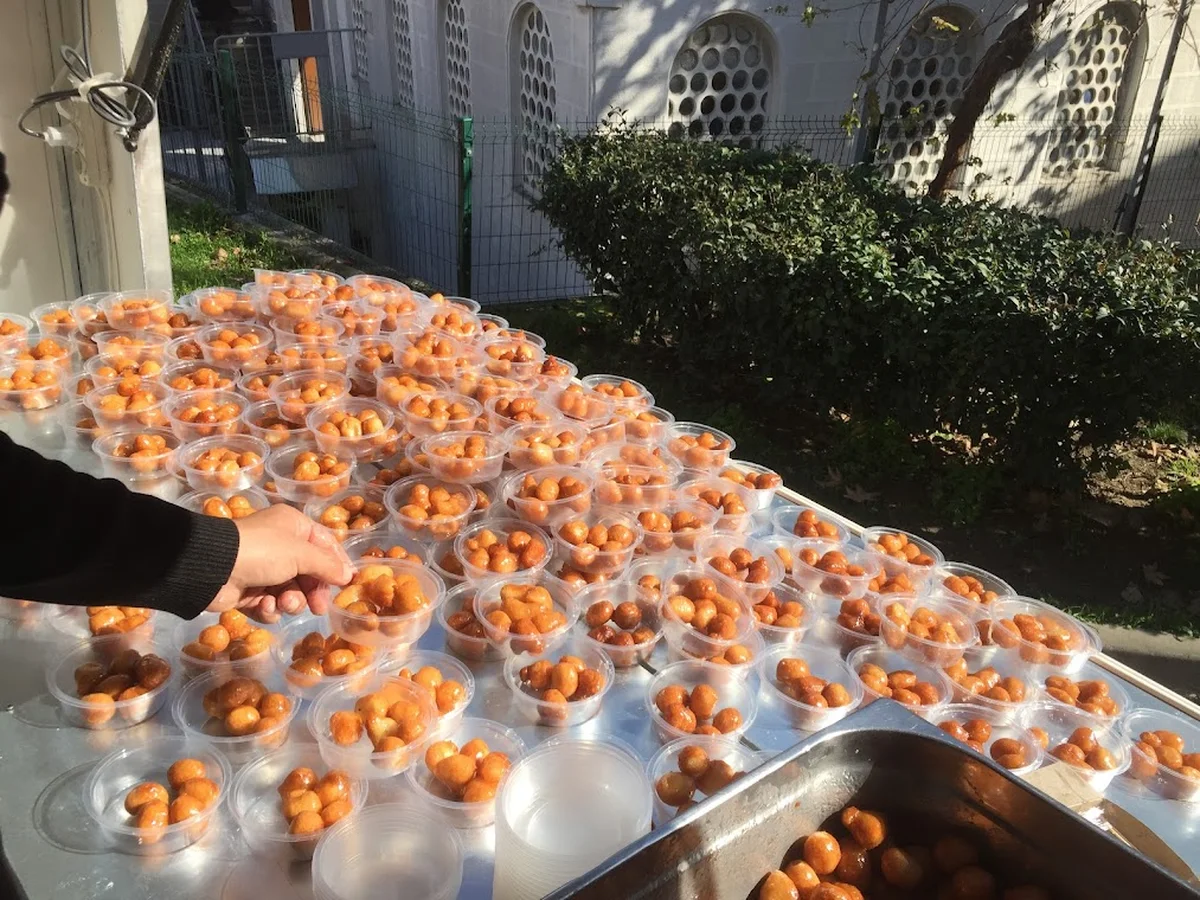 Hayır Lokması – Lokmacı Yahya -İstanbul Hayır Lokması -Lokma Döktürme Mobil – Lokmacı Kiralama – Lokmacı - Görsel 7