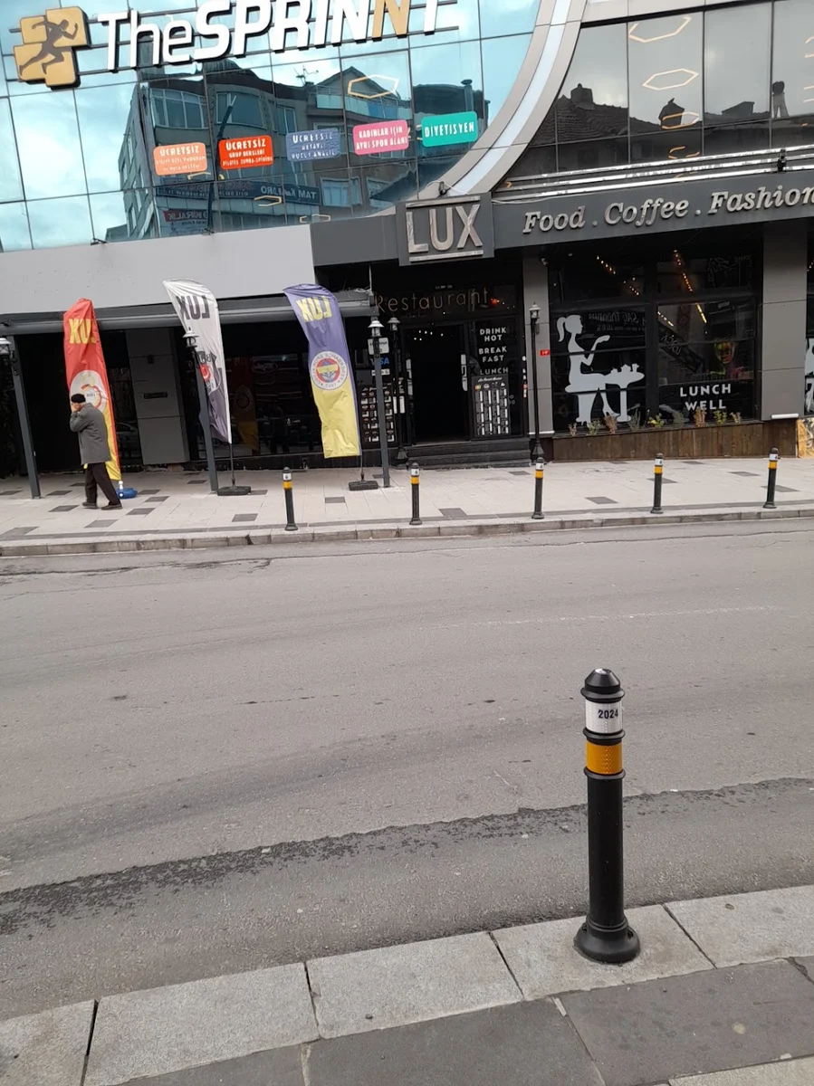 LUX cafe sefaköy - Görsel 5